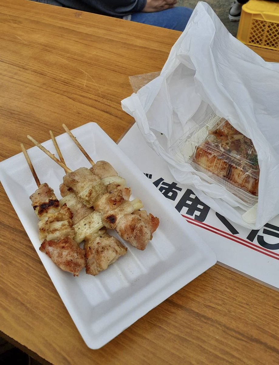 yukilovesong's tweet photo. 近所の保育園や町内会館でわくわく夏まつり(ちゃちゃんこちゃんももちろんあり) 
ささやかながらも就ABやデイサービス、キッチンカーなど地域集まって
車椅子の方から子供まで 

おでかけしなくなったけれど
パトカー見られて、炭火焼きやきとり食べられて
ありがたいな
令和の子供よ どうか健やかに https://t.co/FN4WoqqYr8