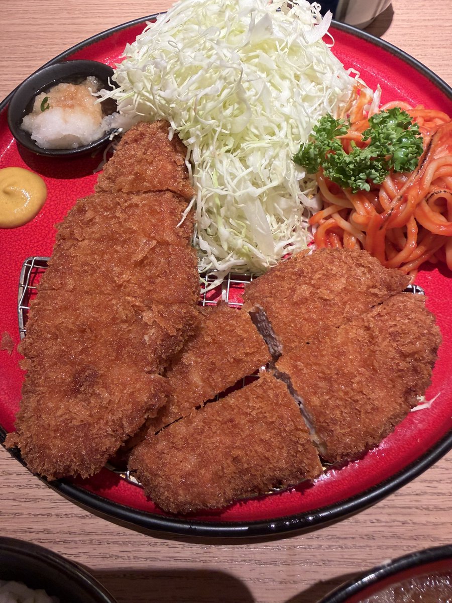 Legosw's tweet photo. とん久

合い盛り定食
豚汁大
生ビール

ヒレとロースのとんかつが美味しい https://t.co/nPM0eoULO0