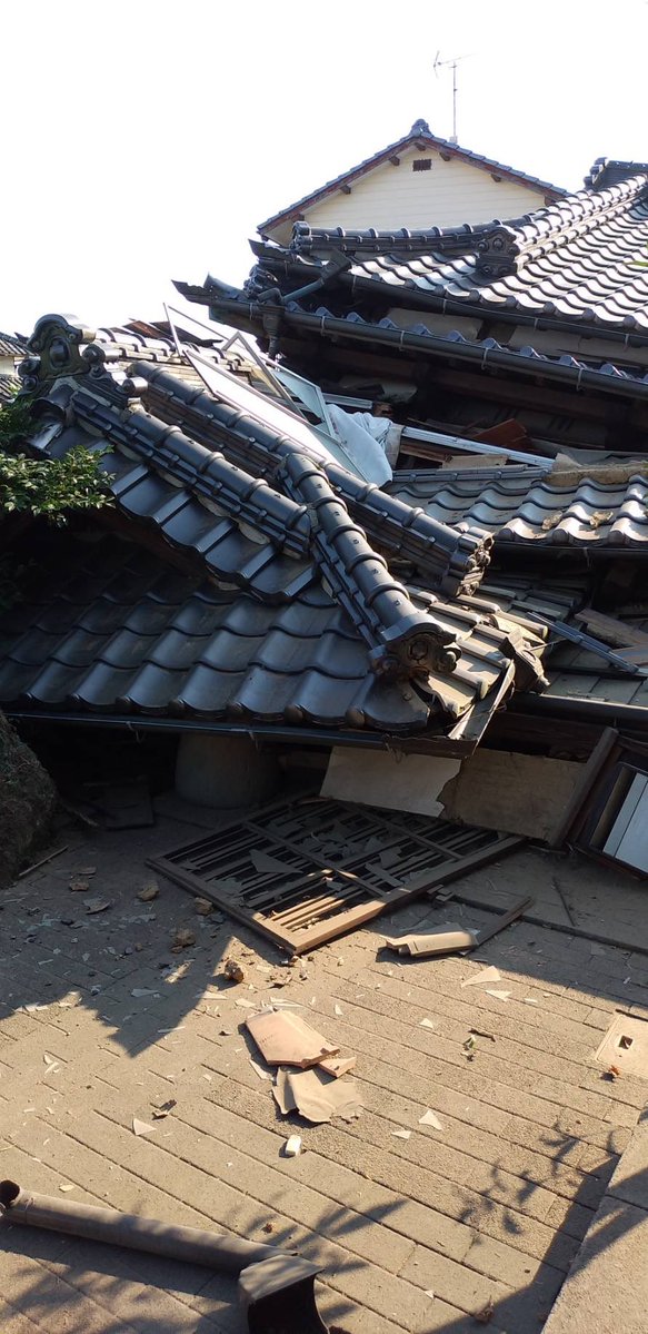 GoodAIRradio's tweet photo. そんなに被害ないくせにらじおとか大袈裟なって言われたので

冷静になって見て下さい。

八代こんなんよ。 https://t.co/u3PpImqub4