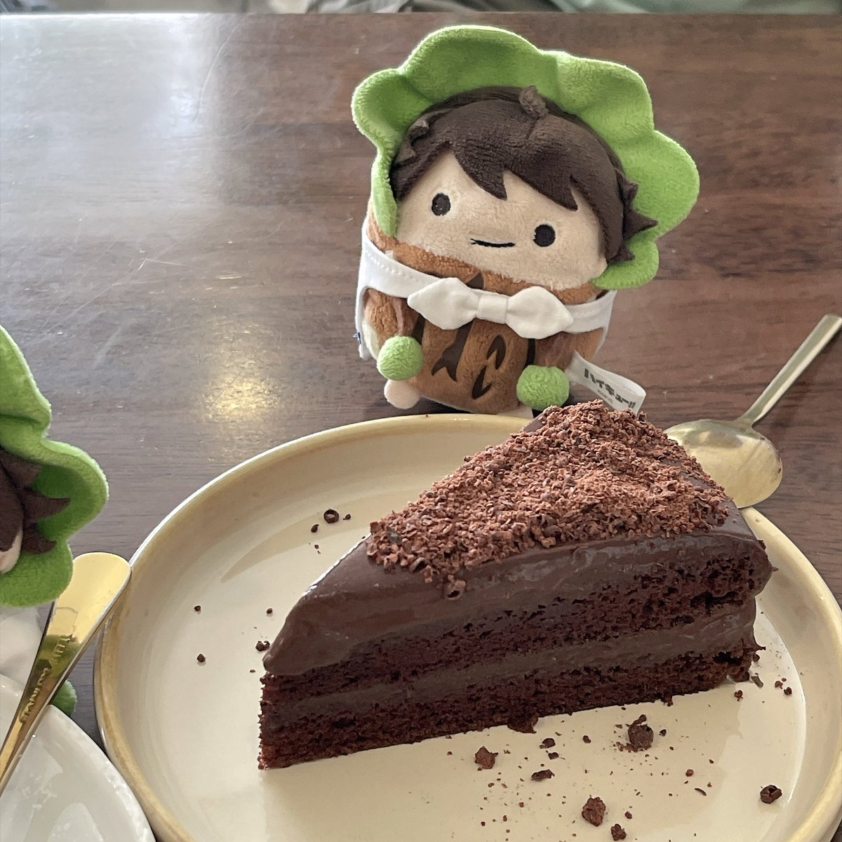 peepanggy's tweet photo. 🌳 เค้กช็อกโกแลตอันนิอร่อยมาก ร้านทำหวานน้อยแล้วเน้นที่รสขม แซ่บหลาย ละเลียดทีละนิด ขอบคุณเชฟขนมมันจู !!!! ที่มาชิมกับพิ https://t.co/c31ABXibIx