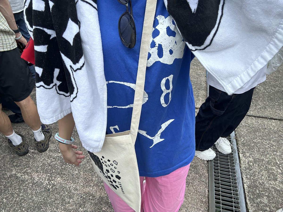 zdfbklmmd's tweet photo. 気狂いの格好している人がいたら私です https://t.co/fdTVp6F6Da