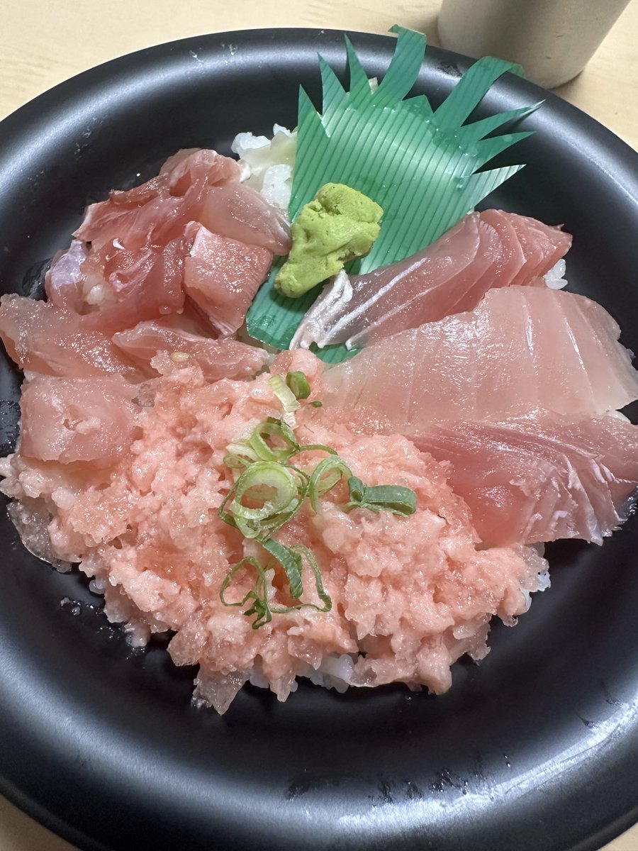 barsakurazuki's tweet photo. .

2026. 8. 1  SAT ☀️

和也です 。

今日の昼ごはん✨
〝 まぐろづくし丼 〟(´～｀)

.

bar サクラヅキ 桜井和也 大槻ひな
東京 上野 仲町通り 広小路永谷ビル 403
インボイス登録店
. https://t.co/alzfrmC1l5