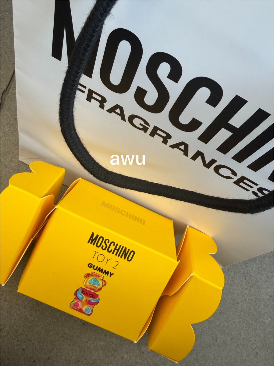 Awugyu7rrr's tweet photo. 아아아 
오늘 향수...
moschino 규빈이 감사합니다😭🫶🏻🎀 https://t.co/9d3g9FbR6x