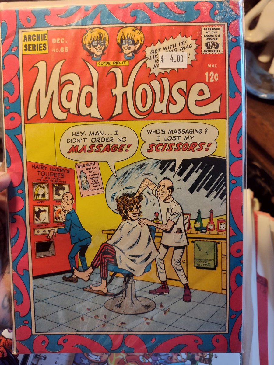devastation79's tweet photo. @ILikeWhatIBuy thought you'd appreciate the copy of #ArchieMadHouse 65* I picked up earlier? psyched!! some other cool variants I grabbed this week looooove the #Mignola Rocket cover! https://t.co/hwuCxzJwSR
