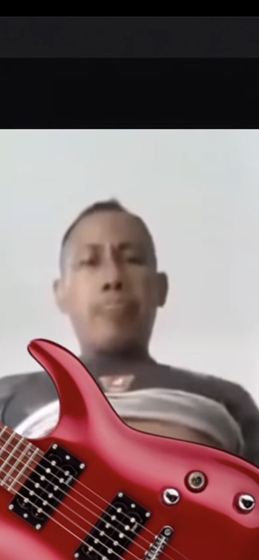 martbxzz's tweet photo. quiero saber quién es este tipo https://t.co/CVbHkouL0o