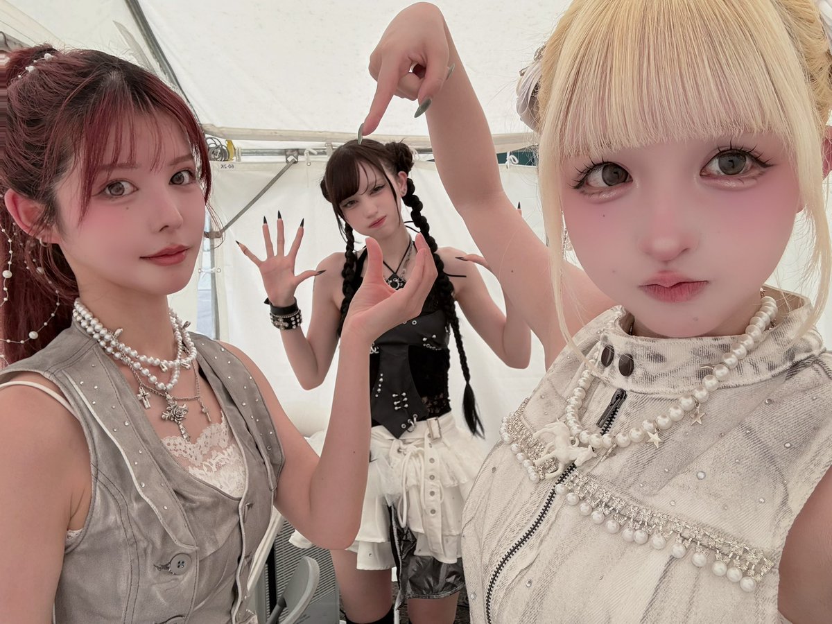 SMS__Press's tweet photo. :::::::::::⭐︎:::::::::::⭐︎:::::::::::

#TIF2026 [TOROCCO PARK]ありがとうございました🔫

この後の特典会は【14:00〜15:30テントF-5】
にて行います📸"

ぜひ夏の思い出を作りに来てくださいね♡

🎧
2026.8.1 TOROCCO PARK
1. Stella Code
2. AI SEE CHAT
4. ⇄PLEASE THREE TIMES⇄
5. 宇宙的MYSTERY

✴︎「Signal Re:lation」ライブ映像
https://t.co/39IszAaAeO

#最終未来少女