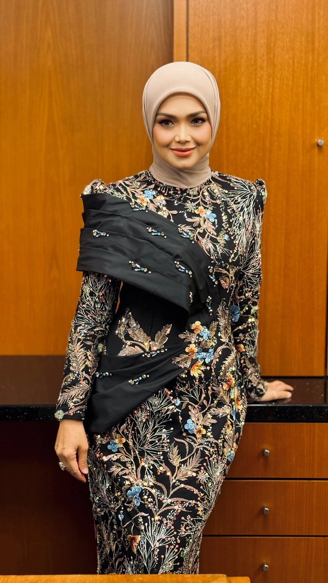 BAD_ARSILA's tweet photo. Siti Nurhaliza - Jika / What If https://t.co/sthL0sZZne
