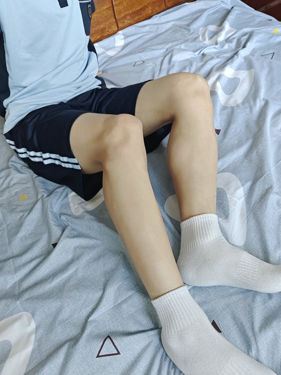 ya_lin79173's tweet photo. 这个角度腿很细呢 #正太 #少年 https://t.co/8m8LnTxZ4L