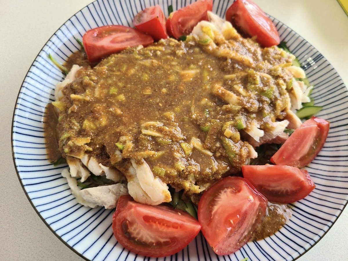 Tomocchy's tweet photo. 週刊天津飯　奥様実践編
料理教室の天津飯

先日藤枝四川飯店&amp;ガーデンズの料理教室で学んだ天津飯を、早速実践で作ってくれました。一緒に習った棒棒鶏も作ってくれました。

#天津飯 #甘酢あん #週刊天津飯 #料理教室 #あやちゃん https://t.co/pmxPl6KY6N