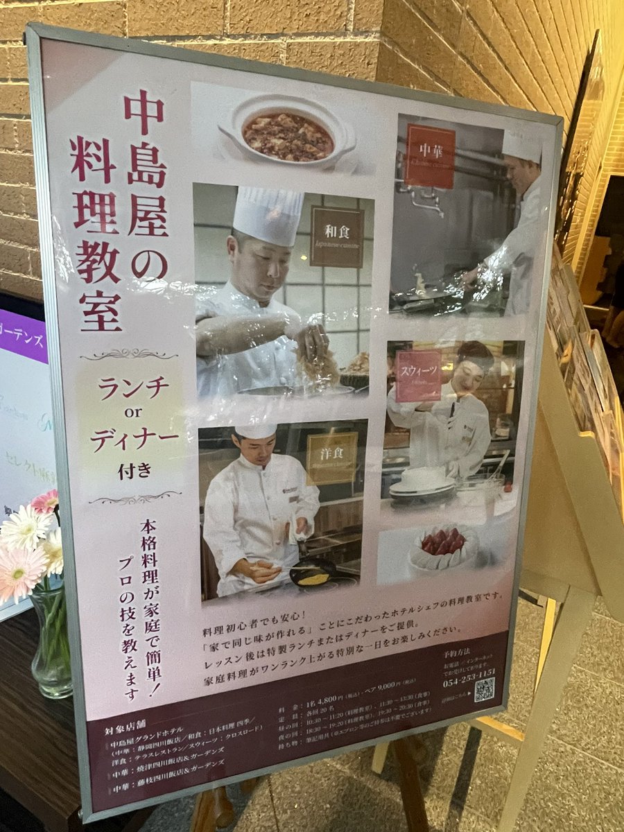 Tomocchy's tweet photo. 週刊天津飯　奥様実践編
料理教室の天津飯

先日藤枝四川飯店&amp;ガーデンズの料理教室で学んだ天津飯を、早速実践で作ってくれました。一緒に習った棒棒鶏も作ってくれました。

#天津飯 #甘酢あん #週刊天津飯 #料理教室 #あやちゃん https://t.co/pmxPl6KY6N