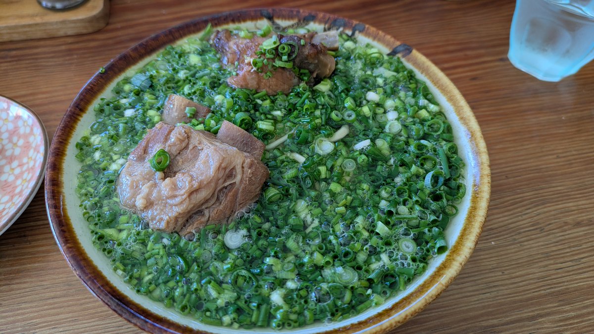 botan329's tweet photo. ソバ食べに行ったらとあるお方出くわした
ネギいっぱいで満足😆 https://t.co/T9FNj4krXa