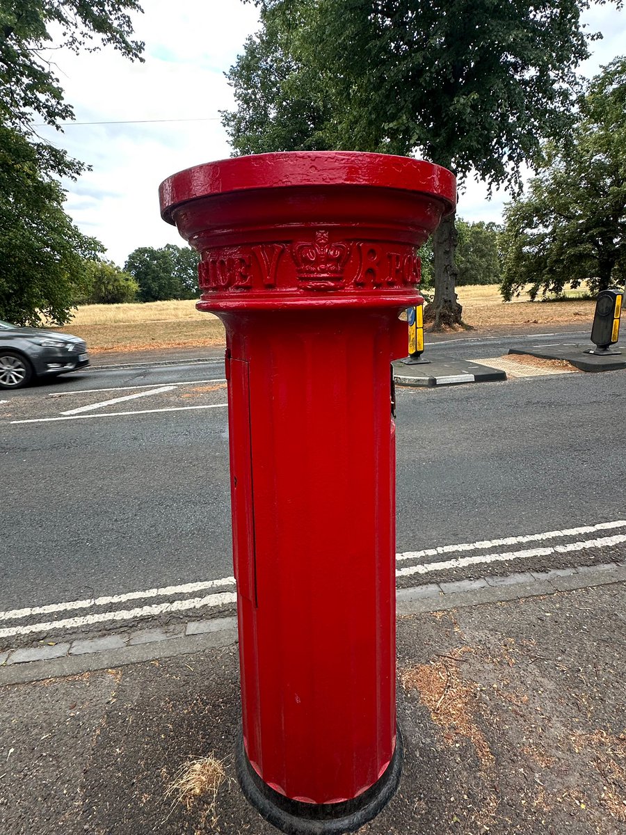 beaverbrookes23's tweet photo. Post box Saturday! This week’s postbox is a beautiful Victorian one in Malvern sent to me by a dear friend. Ty. X
#postboxsaturday #victorian #pillarbox #malvern #postboxes #saturday #august https://t.co/IxDKSvJMEr
