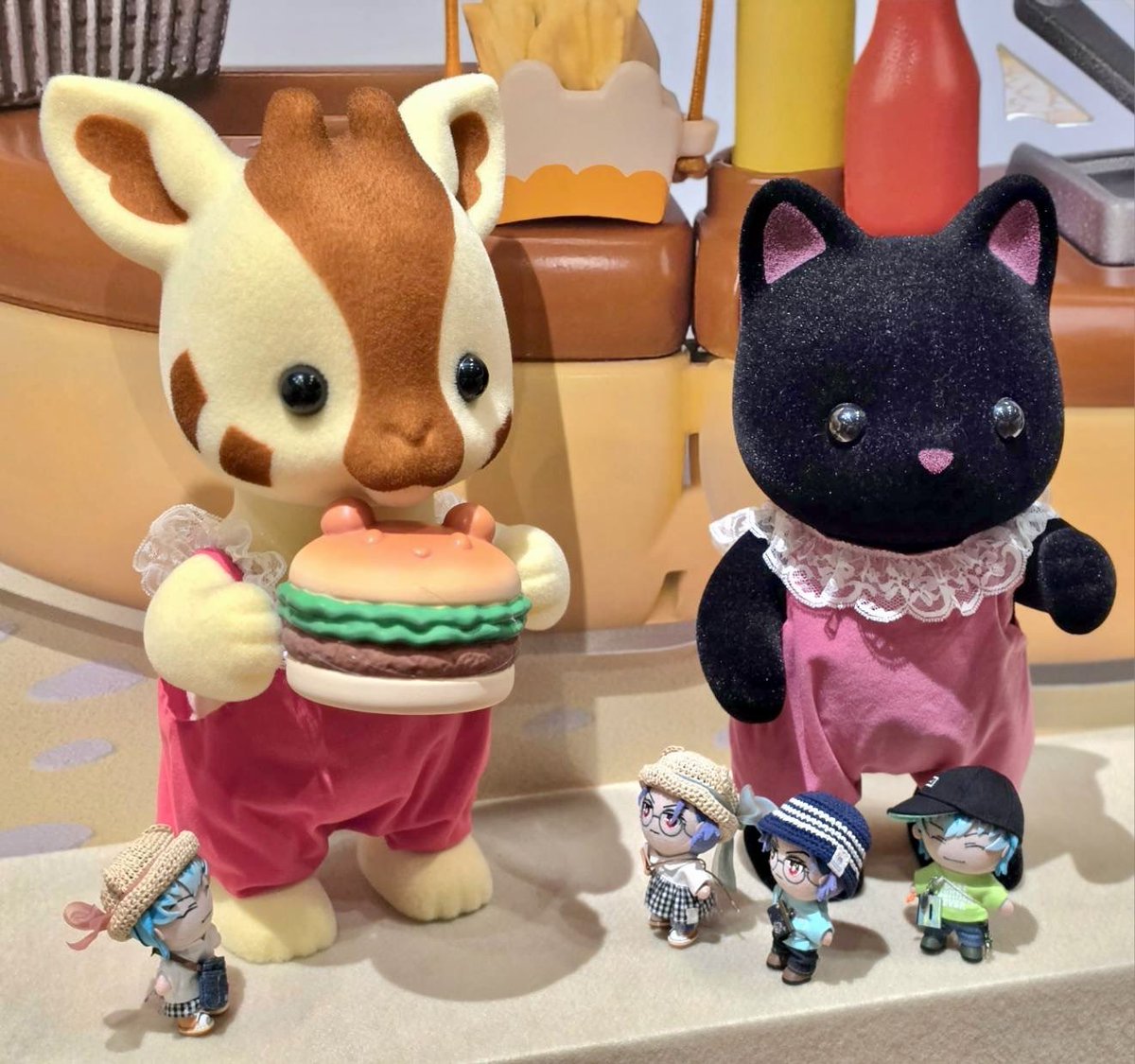 snyksnmn's tweet photo. ろぬは食べ物しか見てない https://t.co/I2DFGsR9yU