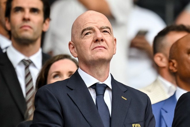 livedoornews's tweet photo. 【方針転換】FIFA会長、W杯売却計画を中止すると発表 UEFAなどの強硬反発を受け
https://t.co/9ndzUvabYV

発端となったのは、FIFAがW杯などを実質的に運営する子会社を設立するという報道。これは世界中で大きな反発を招き、UEFAはFIFA主催大会のボイコット方針を決定したと発表していた。 https://t.co/vwcy84oCj0