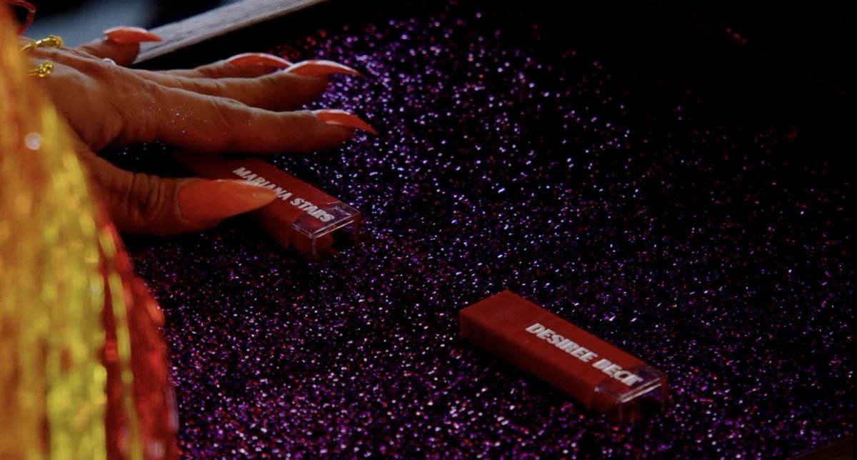 VeronicaVonLove's tweet photo. Down Under lipsticks kill it me😭
#DragRace https://t.co/24uaLhhjvt
