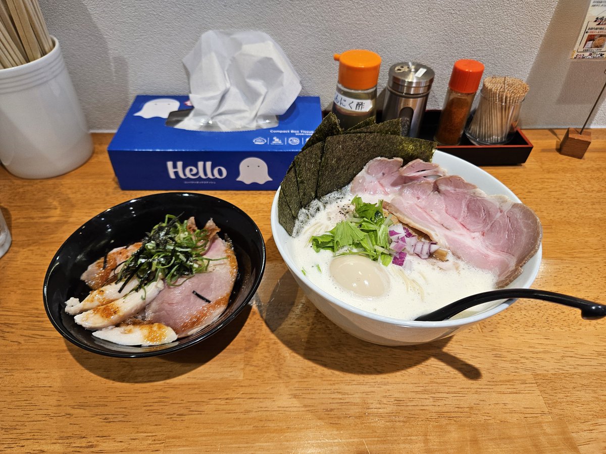 nely8800's tweet photo. 越前市までラーメン🍜

嶺北に来ると選択肢がすごい増えますね。
取り敢えず気になったところから!

久しぶりの泡状のスープ
思った以上に優しい味でコーンスープを思い出した(褒め言葉です)w
全体的に美味しかったです😋 https://t.co/KwRRlN6Ix2
