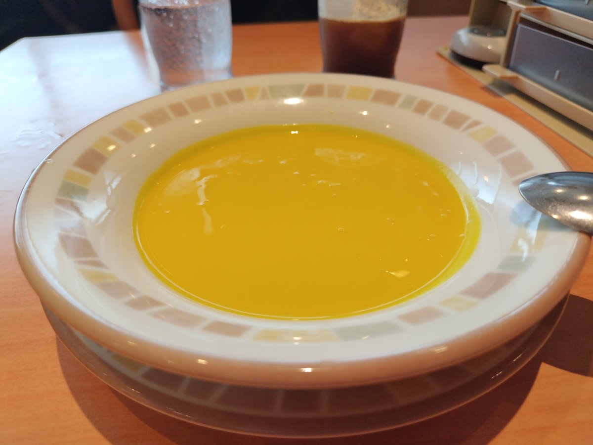 john_gy's tweet photo. あまりの暑さ故、サイゼリヤにて、涼を求めて冷たいパンプキンスープ。二日酔いの身体に沁みる一杯… https://t.co/ZSuOgLiDsZ