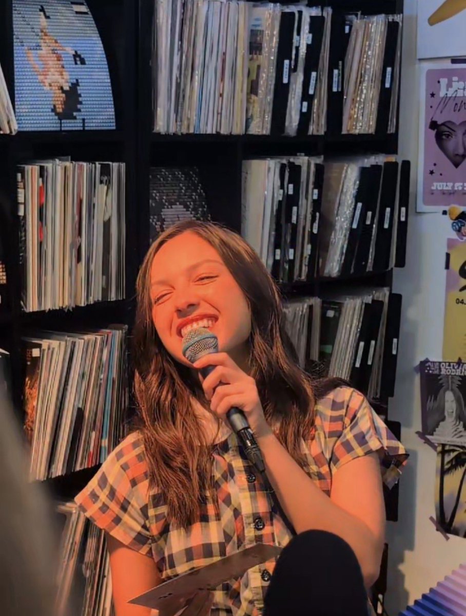 grudgyguts's tweet photo. rewatching the video of liv saying my name and i cannot..when she finally saw me she was so excited i feel so honored😭😭😭 https://t.co/7CGoLUV3un
