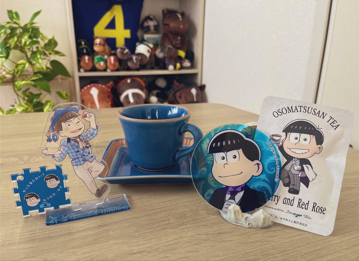 m_kanapn's tweet photo. 本日は次男DAY☕️
推しの色が赤になる前は青色のものを集めるのが好きでしたのでカラ松の概念グッズはいっぱいあります😎笑 https://t.co/DLIIQo9QI9