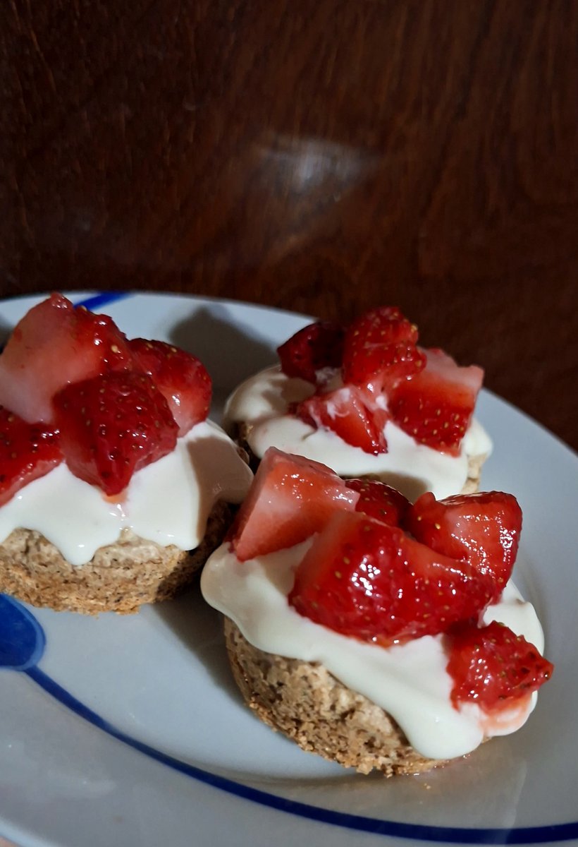 bloomwithyum's tweet photo. #lunéfails at #lunébakes 
mi disque betún quedó aguadisimo pero sabe rico q es lo importante 😭🤌 https://t.co/QBG29kEDc8