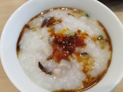 bamboodream7's tweet photo. お昼に近所の本場中国の小籠包専門店で豆腐の小籠包と鶏と椎茸のお粥を注文。黒酢と辣油を少し入れて味変してどちらも優しい味で美味しく頂きました。 https://t.co/xbOzzw7UCg