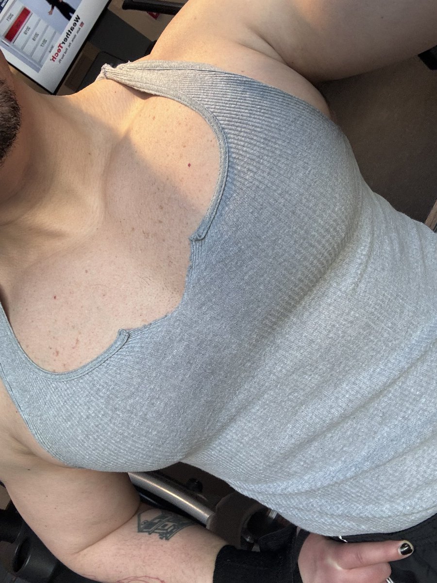 chestgoescrazy's tweet photo. #chest #gay #gym #pecs #muscles https://t.co/qUkm1BWLab