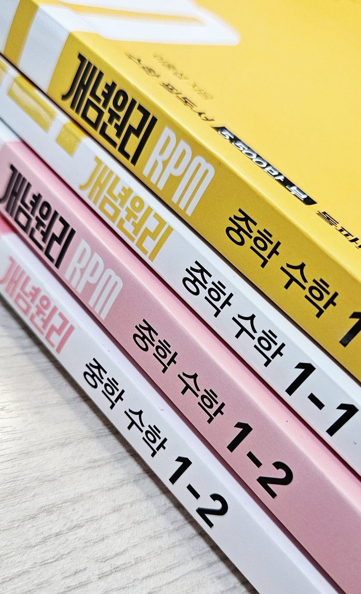 hachii112's tweet photo. 내 나이 스물하나
반년만에 독학으로 중1수학 정복 대성공 https://t.co/3kyrO661CY