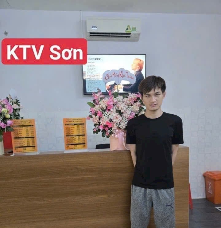 Tun3c8g3's tweet photo. Trước đi bên q3 Sơn này hàng khủng chịu chơi lắm. Nay thấy làm chổ này có ai trãi nghiệm lại chưa. https://t.co/NZb8sEmSpc