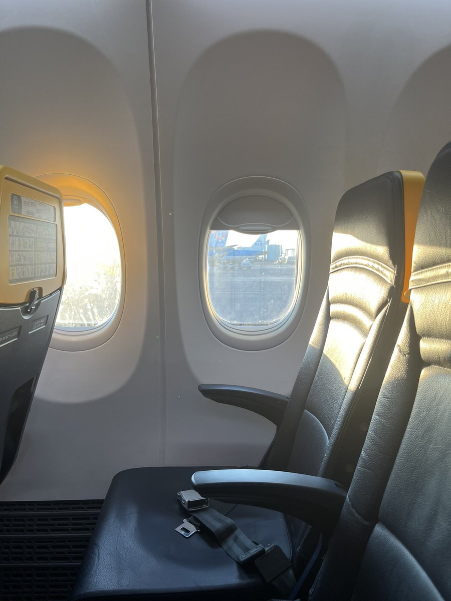 Anshkdk's tweet photo. 2 free windows with Ryanair this morning 😎🏝️ https://t.co/mu1HLY7YUK