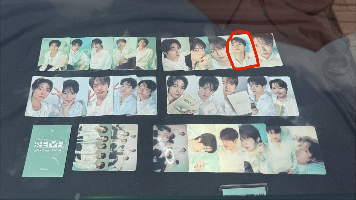 uang0228's tweet photo. 엔플라잉 콘서트 엔콘5 트레카 포카 교환

첫째 짤 회승이를 간절히 찾고 있습니다..
두번째 사진 중 필요하신거 말씀해주세용

#엔플라잉 #트레카 #교환 https://t.co/sCL7IGHu5o