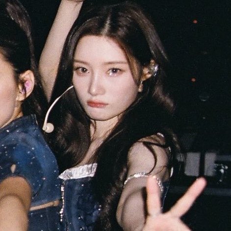 chaeyoupstini's tweet photo. jung chaeyeon, that’s it, that’s the tweet 🤍 https://t.co/f9siBeHxY1