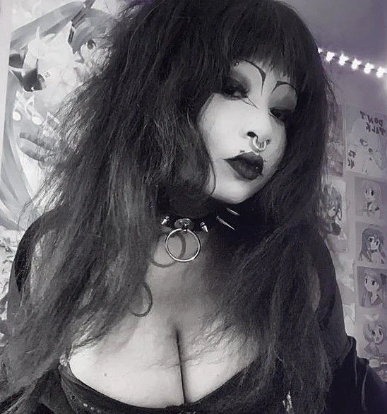 Image from 𝒴𝑜𝓊𝓇 𝐿𝑜𝒸𝒶𝓁 𝒢𝑜𝓉𝒽 (@A_Goth_Girl)