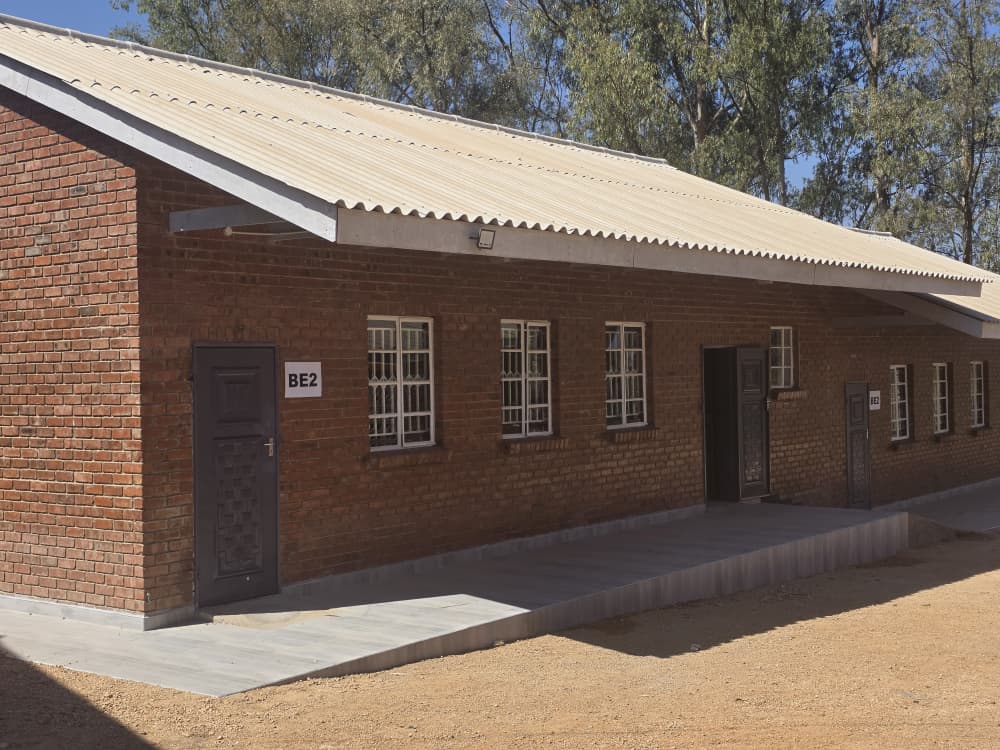 ZBCNewsonline's tweet photo. GOVERNMENT has commissioned new infrastructure and digital learning facilities at Mbizo High School in Kwekwe as part of its drive to modernise Zimbabwe’s education system and equip learners with skills for the future.

https://t.co/ejwHzTeq70 https://t.co/FlMLptH6K1