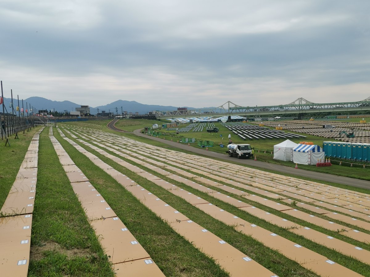 usertabibito's tweet photo. 長岡花火の会場を覗いてきました
A会場(長岡駅側)です
#長岡花火 https://t.co/2suUKKfW8w