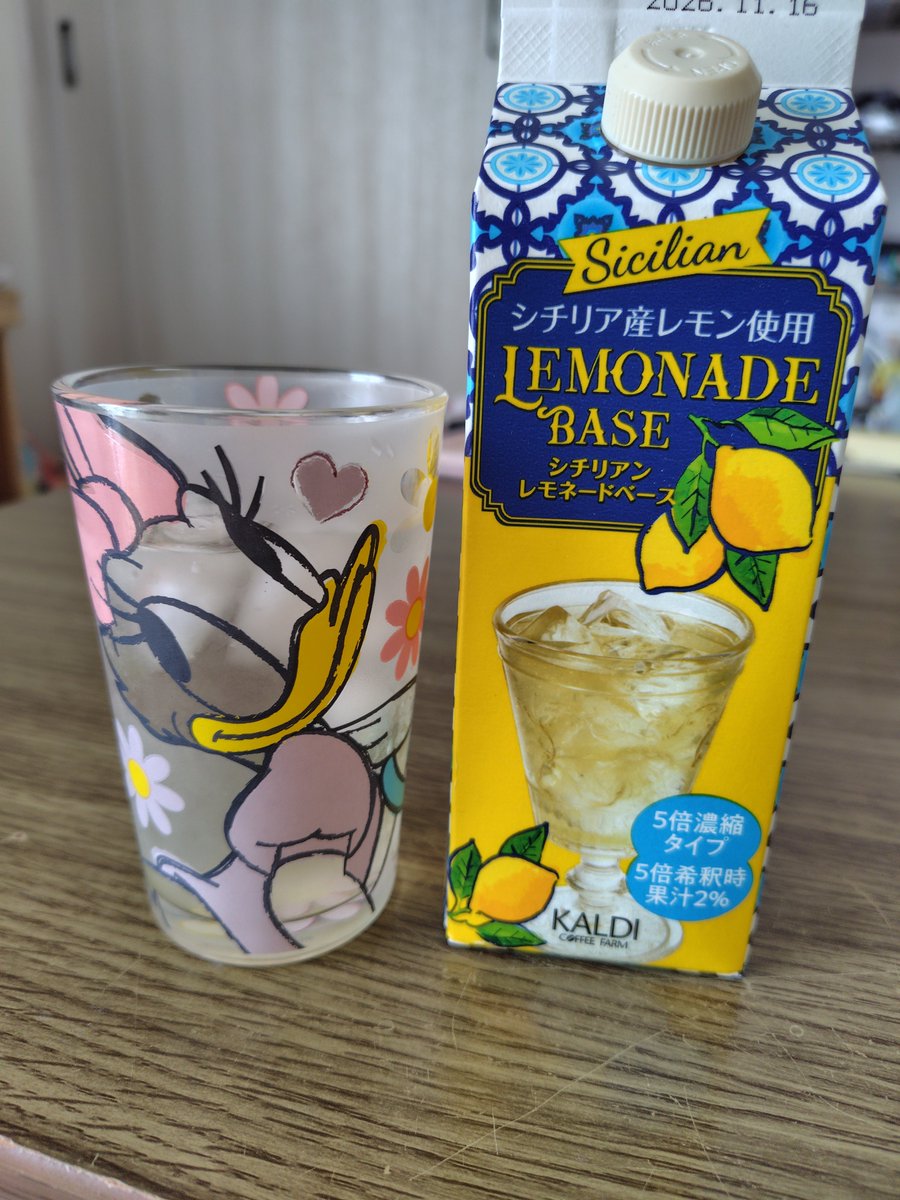 koumorimaru's tweet photo. 暑すぎてレモネードばっかり飲んでる…
カルディで買ったレモネードベースが美味しいからまた買ってこよう。
#暑い
#夏バテ
#早く冬が来ますように https://t.co/xWx3eQQdhB