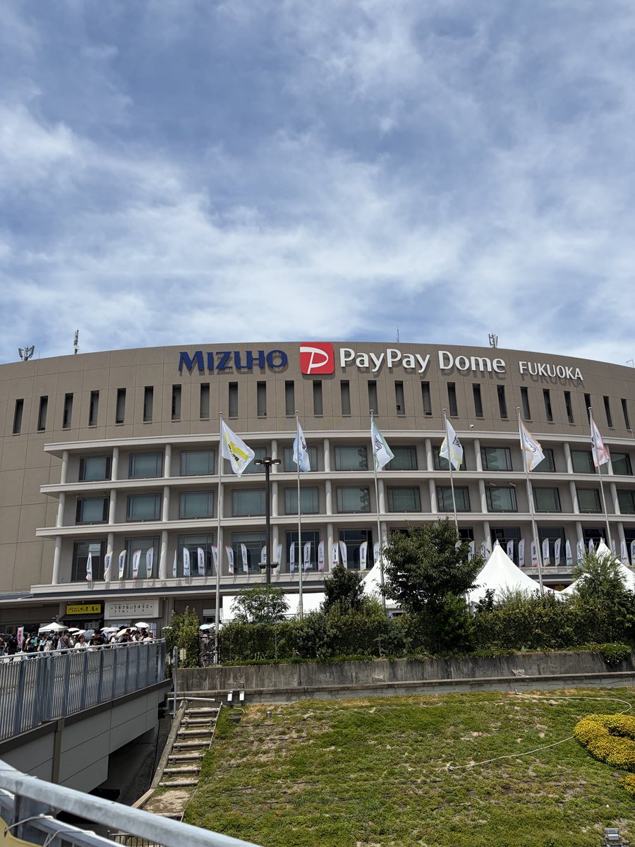 norisyo48's tweet photo. マークイズにあるハローデイに行くついでで見に来た。
フェスやるみたいやなと思いきや
隣にイーゾあって事件の影響なのか
劇場のタイトルはあるが額掛やらショーケースには何もないからおやおやと思ったら改装中って改装なの無くなるのかい？ https://t.co/kactr0Usk6