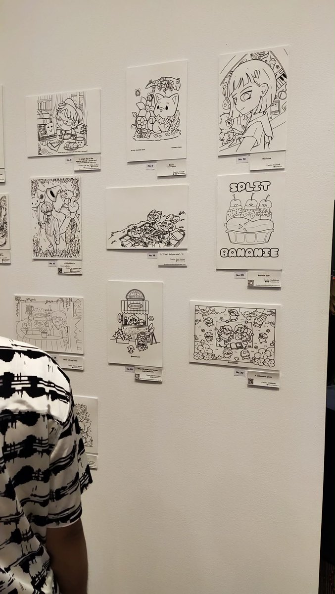CoolSalmon_Ever's tweet photo. ที่งาน #CreatorAlley4 มีบอร์ดรวมภาพวาดจากครีเอเตอร์มาให้คนมาร่วมงานระบายสีนะคะ มีเจ้าก้วยไปแจมด้วยยลองไประบายกันดูน้า🍌😎✨ https://t.co/yA7X9eUWSN