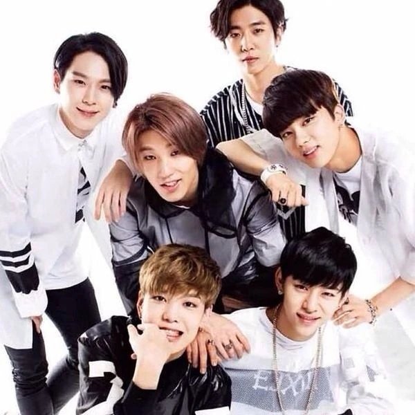 SillySweetDoll's tweet photo. @btsseven___ Essa nova geração de fãs não sobreviveria 1 dia na 2°/3° geração do K-pop, e vocês iam surtar ao descobrir que o BTS debutou usando o conceito que o B.A.P popularizou na época. https://t.co/JcsUo1kpIY