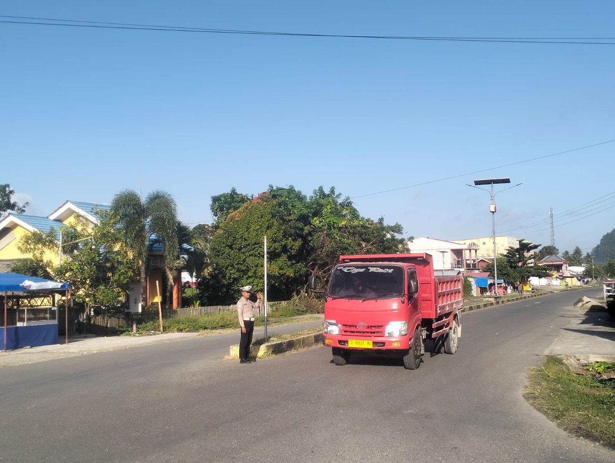 LantasResBursel's tweet photo. Utamakan keselamatan bukan kecepatan karna keluargamu sedang menunggumu di rumah https://t.co/miURDO16lv