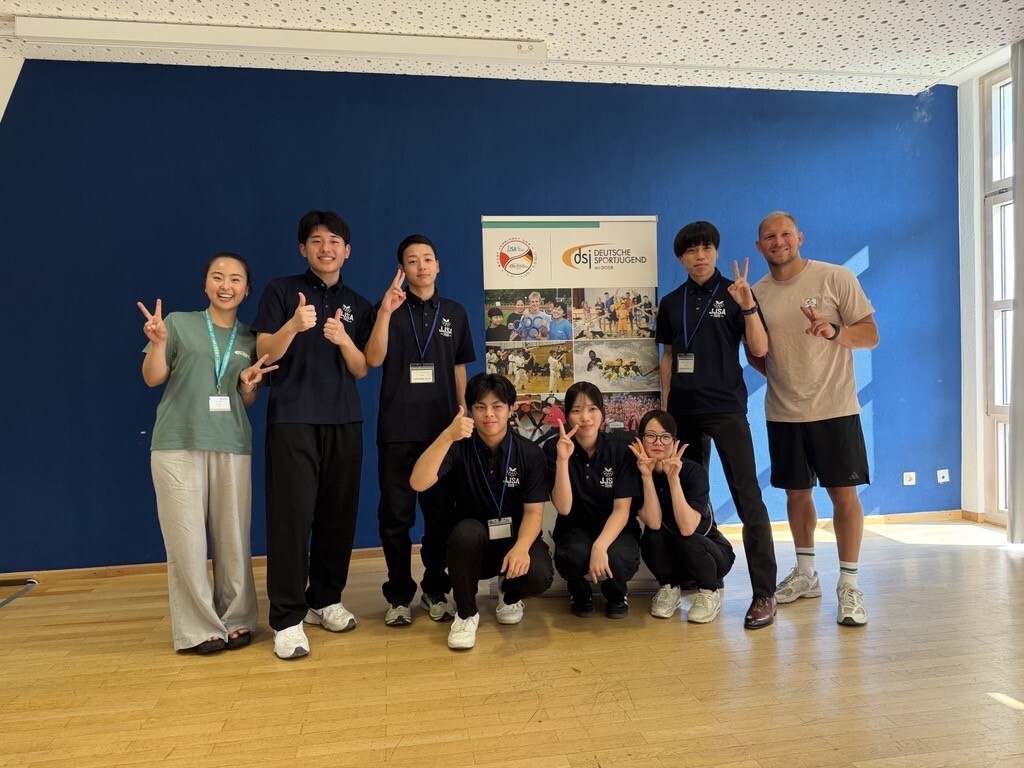 JSPO_official's tweet photo. 2026年日独スポーツ青少年同時交流(派遣)
~Day3 in ドイツ ~
7/31から日本団は10日間の地方プログラムがスタート!
出発式後、受入地担当者や通訳の方々とともに各地域に出発しました🧳
地方プログラム期間中は、各地方でのグループの活動の様子をお届けする予定です。
どうぞお楽しみに!
#jjsa #dsj #JSPO #スポーツは私たちを結ぶ #sportverbindetuns