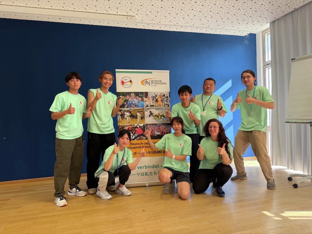 JSPO_official's tweet photo. 2026年日独スポーツ青少年同時交流(派遣)
~Day3 in ドイツ ~
7/31から日本団は10日間の地方プログラムがスタート!
出発式後、受入地担当者や通訳の方々とともに各地域に出発しました🧳
地方プログラム期間中は、各地方でのグループの活動の様子をお届けする予定です。
どうぞお楽しみに!
#jjsa #dsj #JSPO #スポーツは私たちを結ぶ #sportverbindetuns