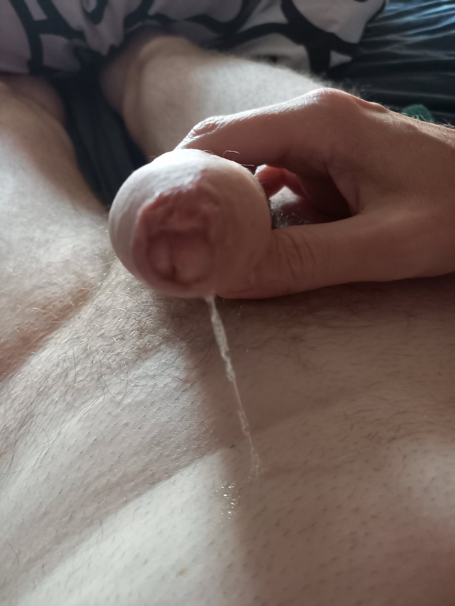 JustMe64667415's tweet photo. RT, wenn du mehr als precum möchtest 💦 https://t.co/1ctqqLywnW