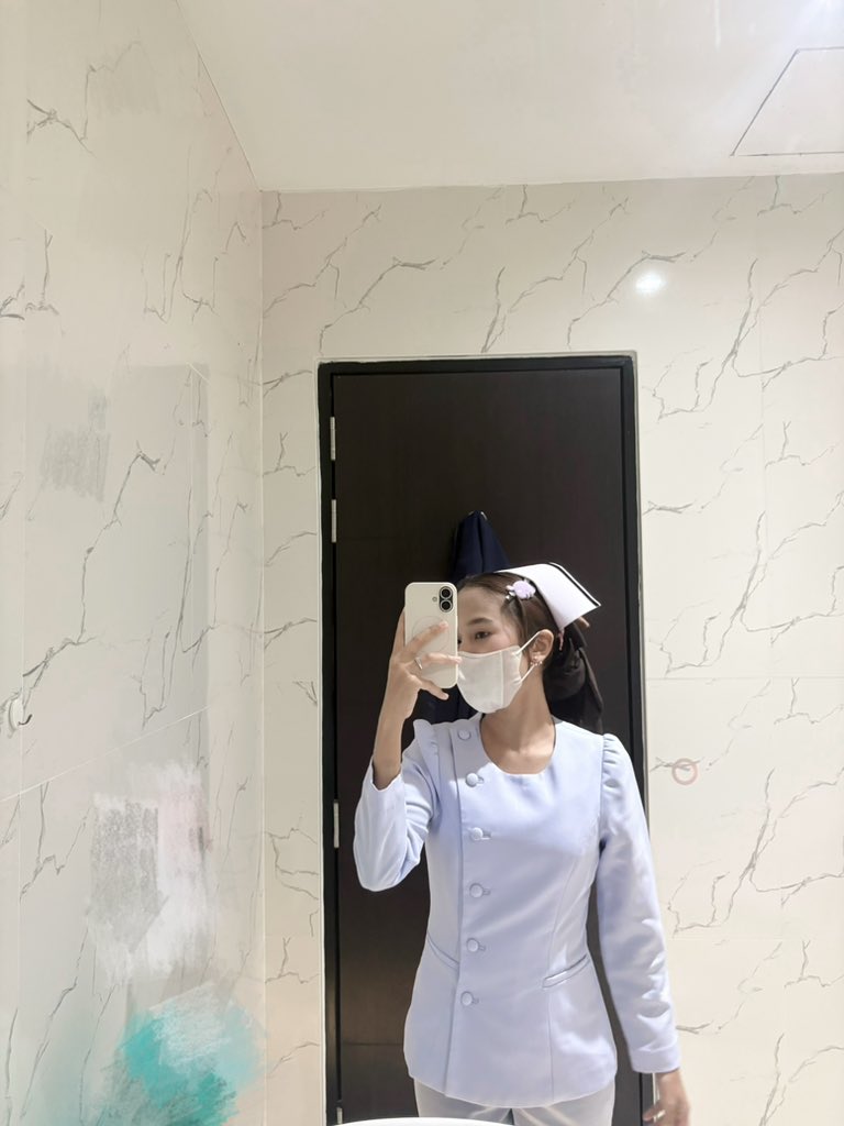 Iammevry's tweet photo. สวัสดีเดือนสิงหาา 😳 https://t.co/9bg44lZEdj
