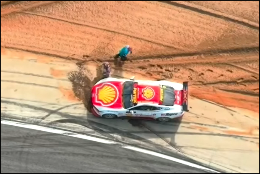 TomcatNASCAR_2's tweet photo. A bit funny a car with a shell on it was beached in the sand.
#PerthSuper440 | #RepcoSC🟡 https://t.co/UkYbBjQlh7