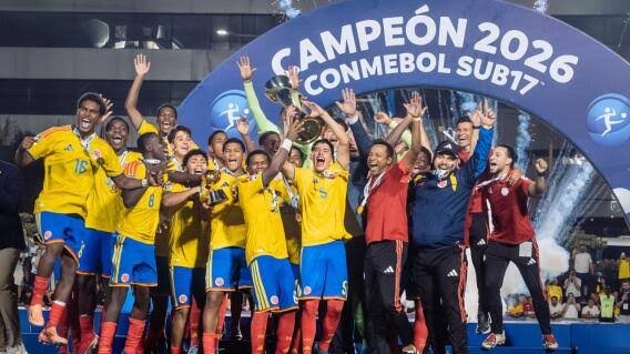 Julianernahe10's tweet photo. 10 años en la cárcel o hasta que la Selección Colombia🇨🇴 gane una Copa América🗺️/Mundial🌎??? https://t.co/Fr3buuSeMi