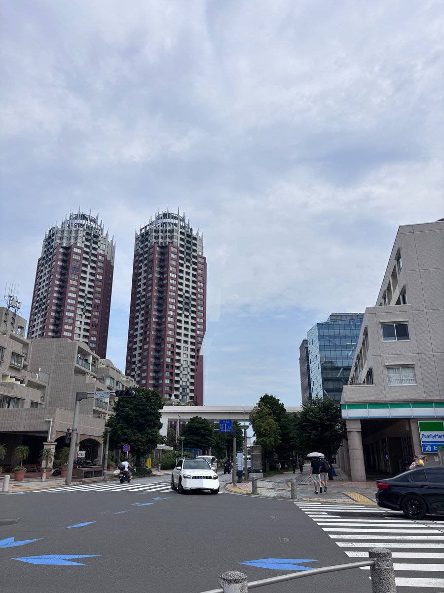 aaaaaaappon's tweet photo. どうしたって観覧車を探すし
ドリモゲも探しちゃう

今年も脳内補完完了🎡 https://t.co/qxPh6NGyMA