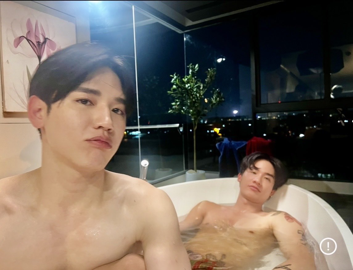 tayniverse_new's tweet photo. อหรูปในอ่าง 🛀 พ้มลาเเล้ว สิ้นเเล้ว ㅠㅠㅠㅠㅠㅠㅠㅠㅠㅠㅠㅠㅠㅠㅠㅠㅠㅠㅠㅠㅠㅠ อยากบวชให้พี่โจ้ซักพรรษา 

ADAAP HAPPY LANDING
#ADogAndAPlaneFinalEP https://t.co/sipzn0qb8u