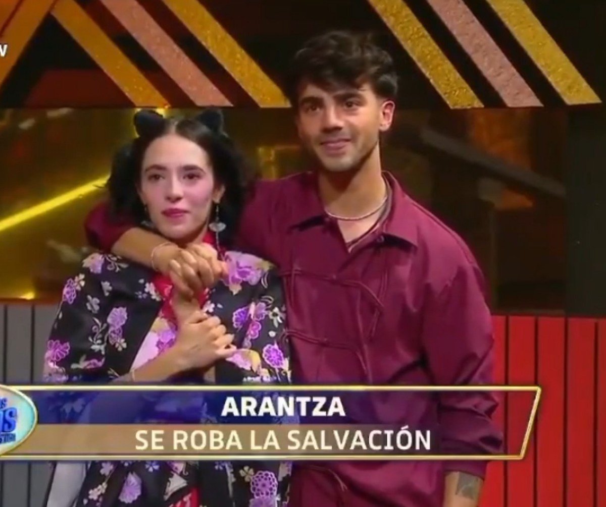ausbyserrat's tweet photo. Las manoooooos 😭 https://t.co/kVMhM78eUS