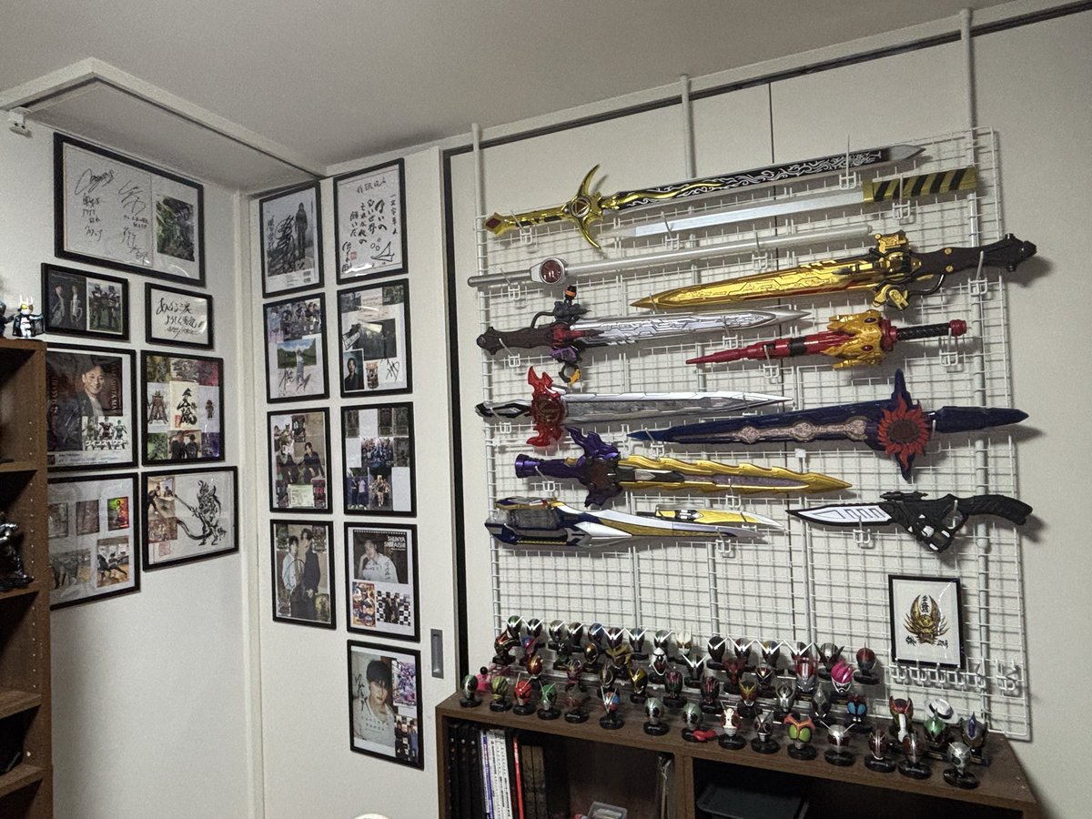 nicol3329's tweet photo. 数ヶ月ぶりに本気出して重い腰を上げて部屋のディスプレイを変えた。あと少しでひと段落ってところかなぁ… https://t.co/uY0b9sxPPI