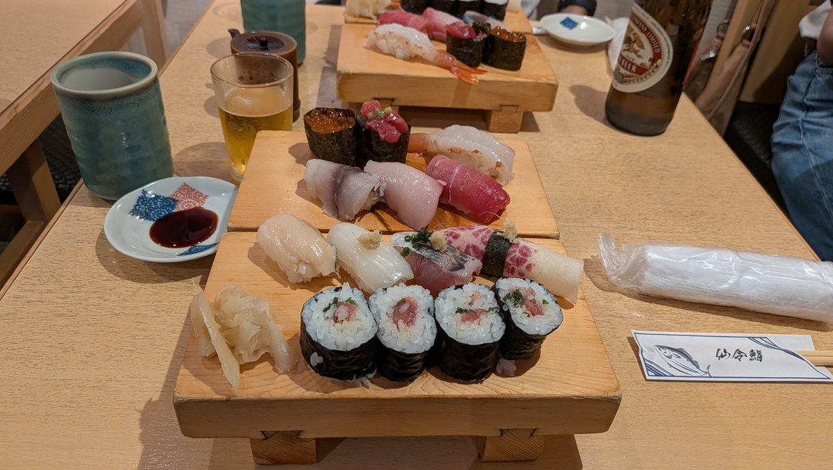 kubo468's tweet photo. 寿司食べた https://t.co/fLHy5sRzOM